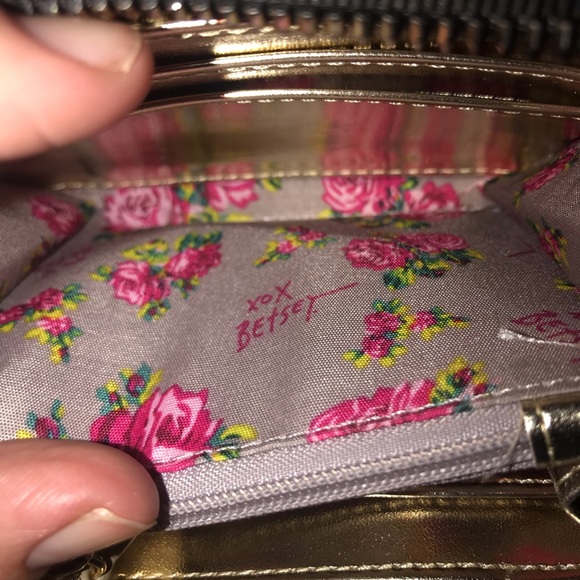 Besty Johnson - Picture 4 of 5